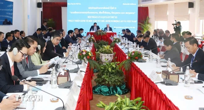 Vietnam and Laos share experiences in economic development